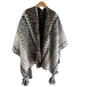 LF Love of Fashion NWT Warm Neutral Knit Tassel‎ Shawl One Size